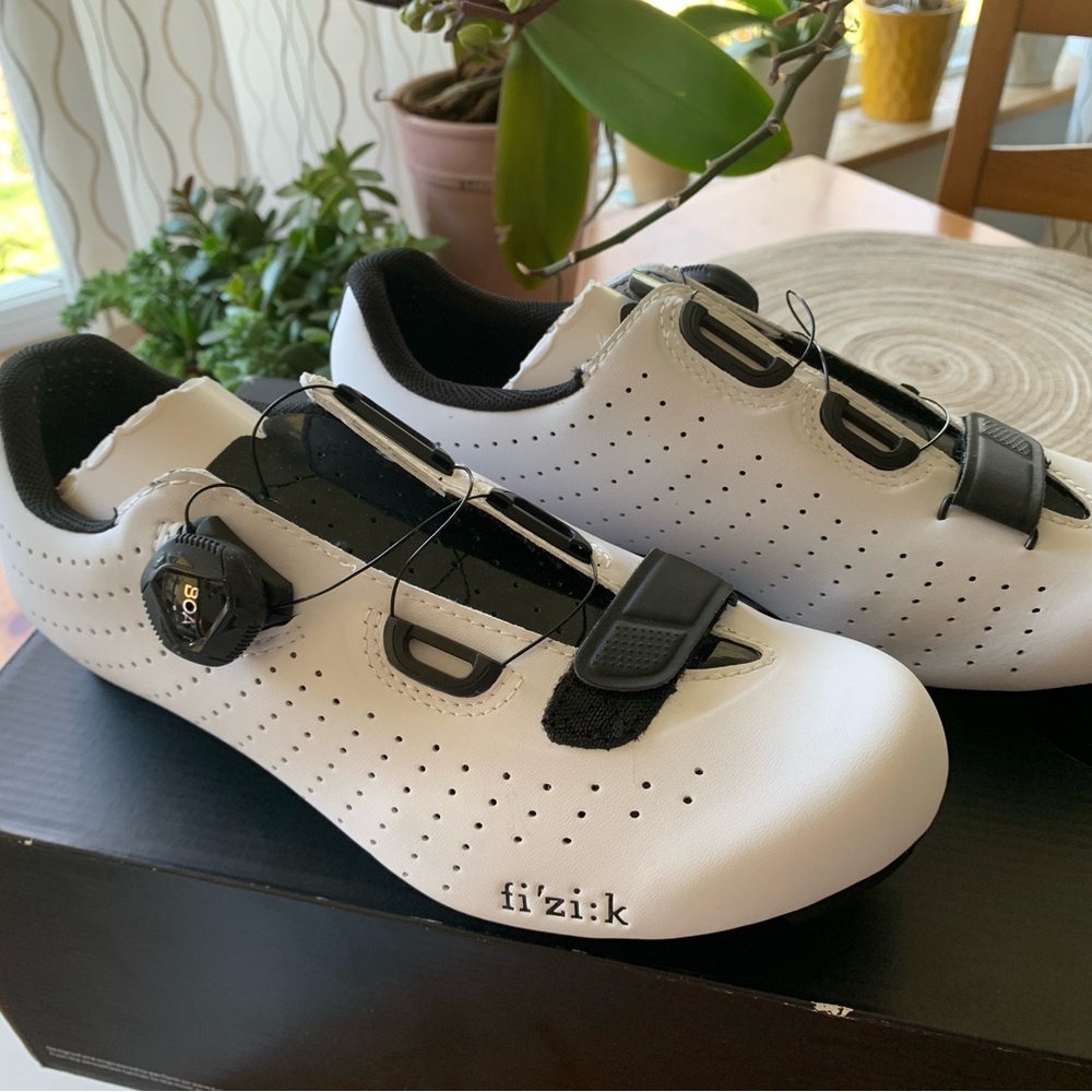 Fizik White Cycling Shoes 6 3/4